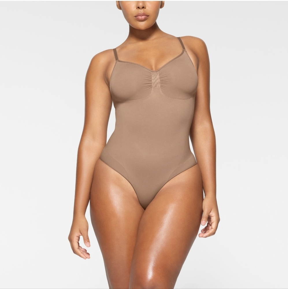 SKIMS Seamless Sculpt Brief Bodysuit Size:Medium Sienna